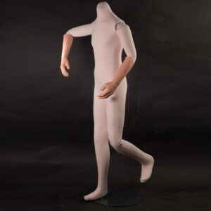 Spezielle Flexarme für die T-förmige Position der Schaufensterpuppe