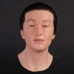 Vrouwelijk siliconen etalagepophoofd met gevlochten lang haar