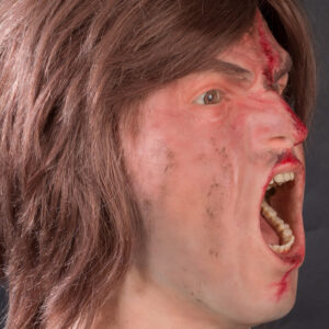 Gewonde en schreeuwende man siliconen hoofd