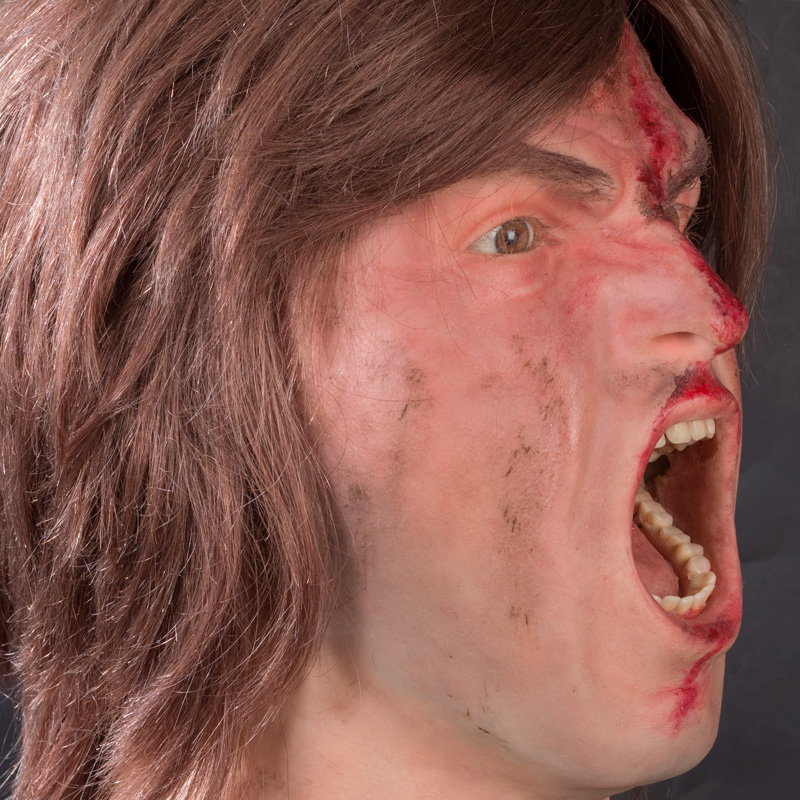 Gewonde en schreeuwende man siliconen hoofd