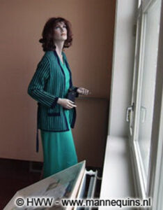 Mannequins at KNMI weather station diorama display