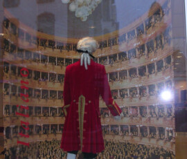 Shop window with mannequins, Italy theme