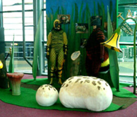 display mannequins in movie theater at Erik of het klein insectenboek / Egmond Film