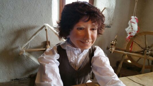 Heidi display mannequin at Heididorf Maienfeld