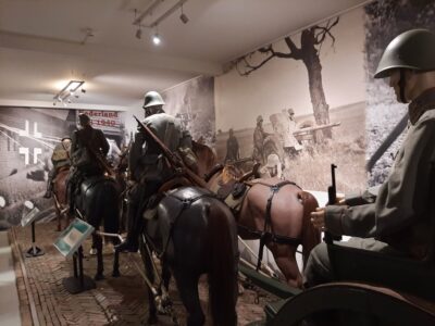 Artillery drawn by horses | Realistic life-size display horses &amp; mannequins