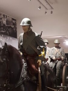 Artillery drawn by horses | Realistic life-size display horses &amp; mannequins