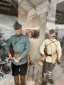 Realistic mannequins with military uniforms and equipment @ Belgian Royal Military Museum