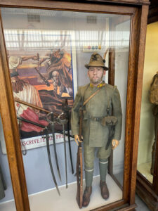 Realistic mannequins with military uniforms and equipment @ Belgian Royal Military Museum