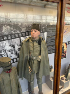 Realistic mannequins with military uniforms and equipment @ Belgian Royal Military Museum