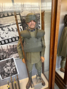 Realistic mannequins with military uniforms and equipment @ Belgian Royal Military Museum
