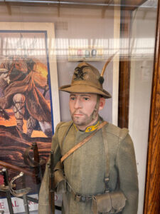 Realistic mannequins with military uniforms and equipment @ Belgian Royal Military Museum