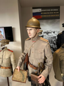 Realistic mannequins with military uniforms and equipment @ Belgian Royal Military Museum