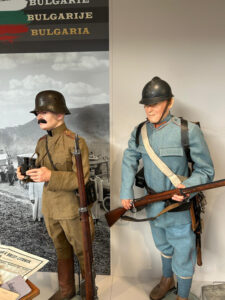 Realistic mannequins with military uniforms and equipment @ Belgian Royal Military Museum