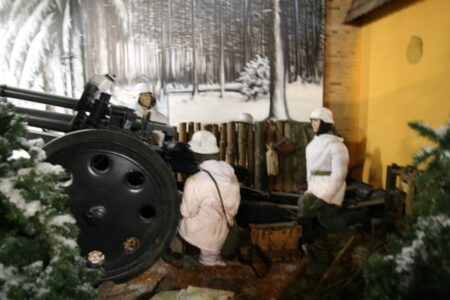 Memory Museum Nijverdal- German WW2 soldiers in winter equipment mannequin display