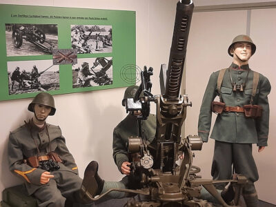 anti-aircraft gun with display mannequins | Museum Korps Nationale Reserve