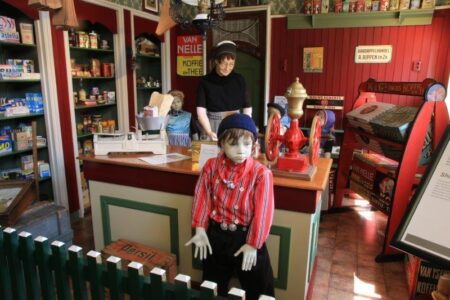 Urk traditional costume | heritage shown on mannequins