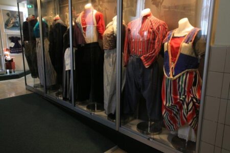 Urk traditional costume | heritage shown on mannequins