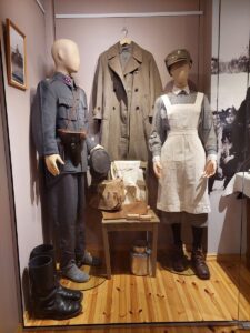 Faceless display mannequins at Salpa line military history museum, Finland