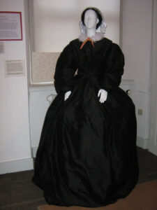 Mannequin with 1840 dress at Städtisches Museum Menden